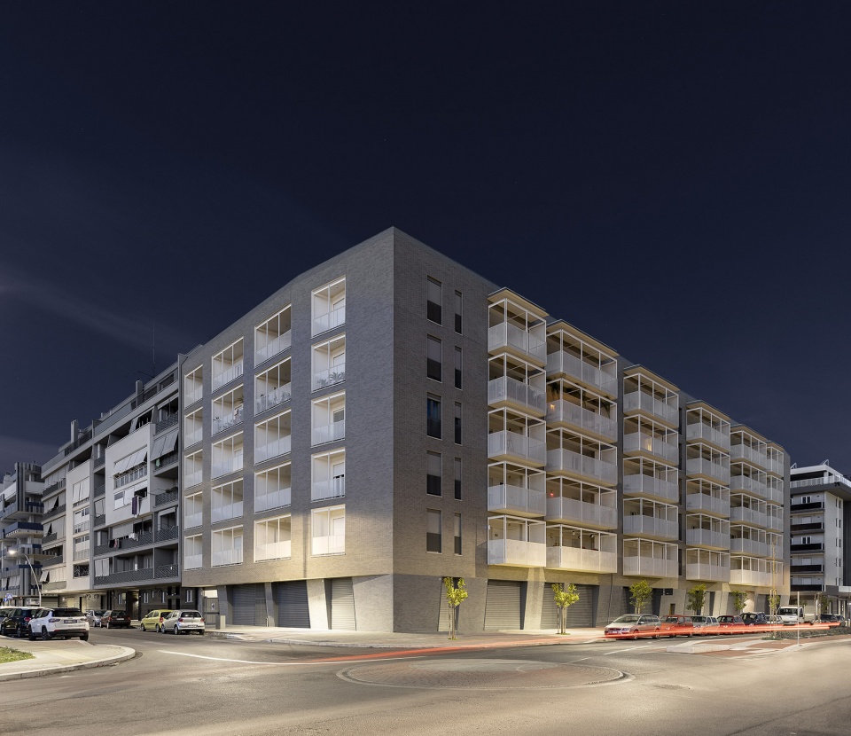 Viale Giulini Affordable Housing by Alvisi Kirimoto