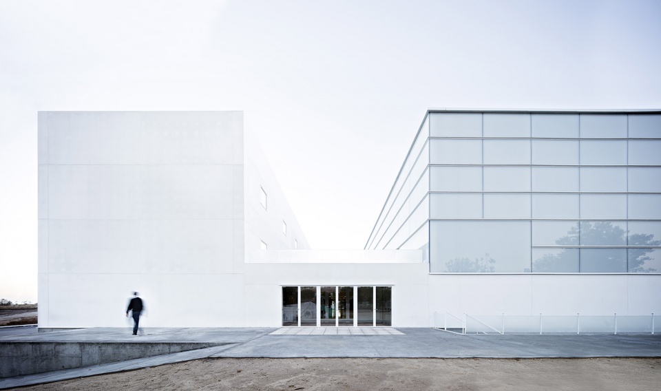 Multi Sport Pavilion And Classroom Complex Alberto Campo Baeza