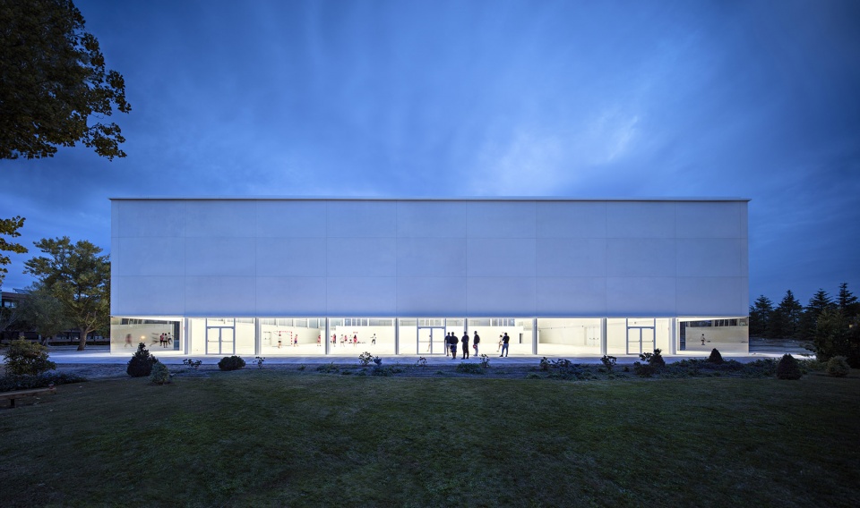 Multi Sport Pavilion And Classroom Complex Alberto Campo Baeza