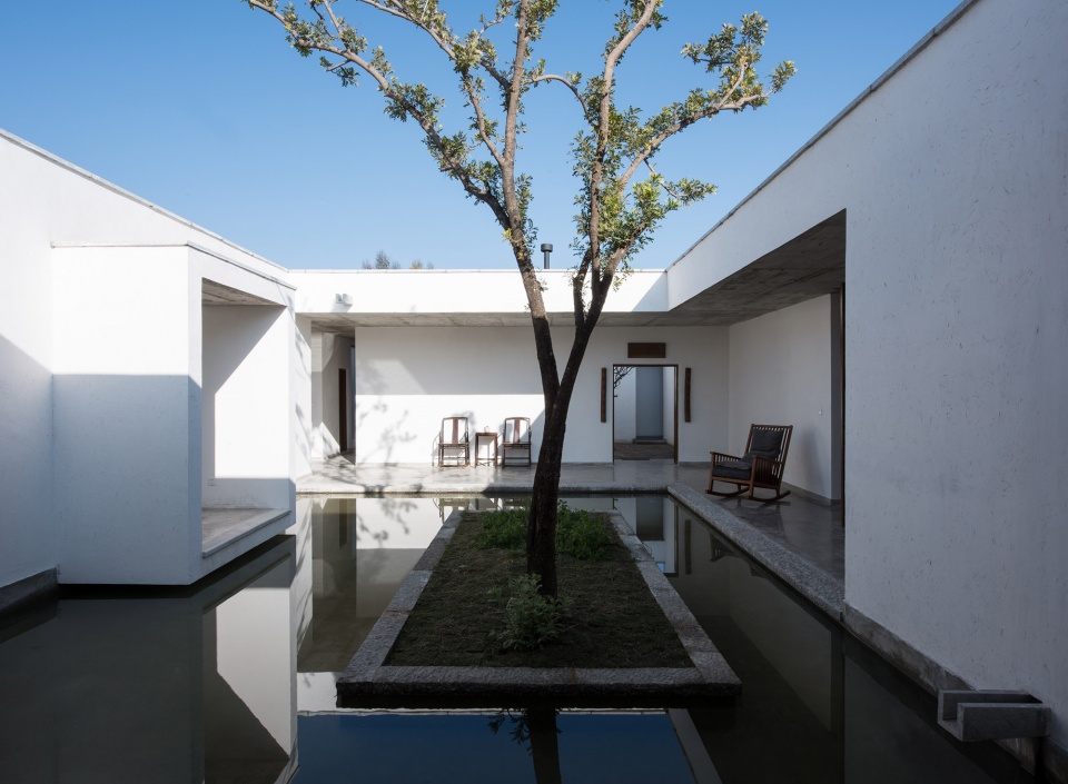 photo 010 中庭北望 Zhu an by Zhaoyang Architects