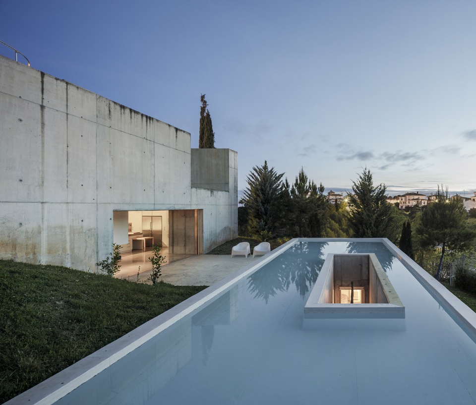 house in ladera granada by estudio juan domingo santos