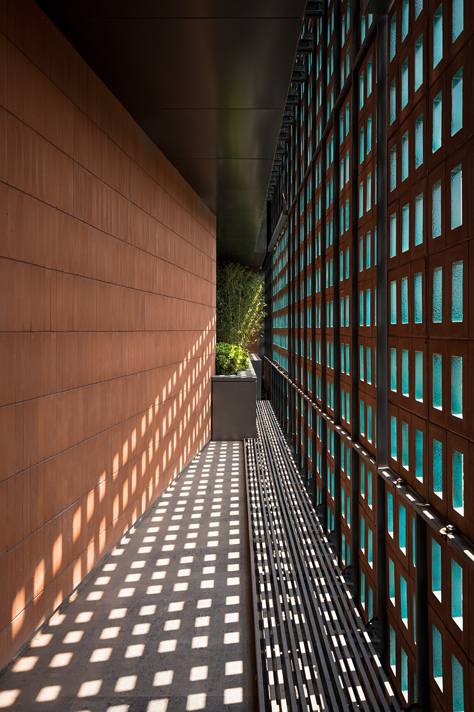 sharif office building by hooba design