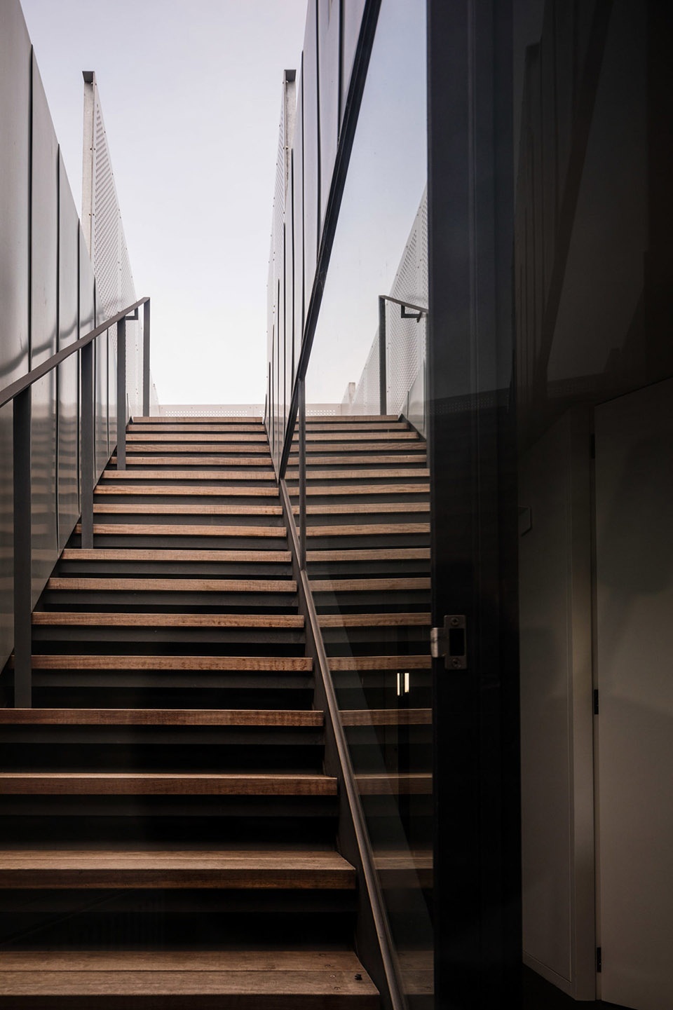 the swanston street house carlton by robert simeoni architects