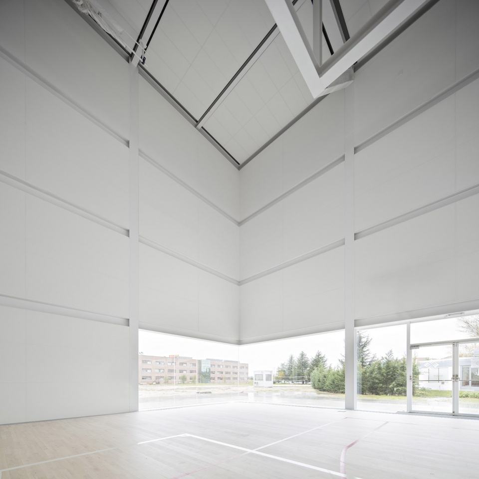 Multi Sport Pavilion And Classroom Complex Alberto Campo Baeza