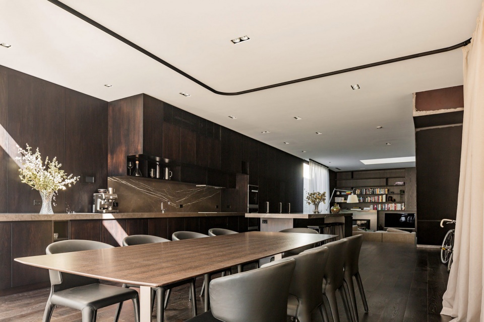 the swanston street house carlton by robert simeoni architects