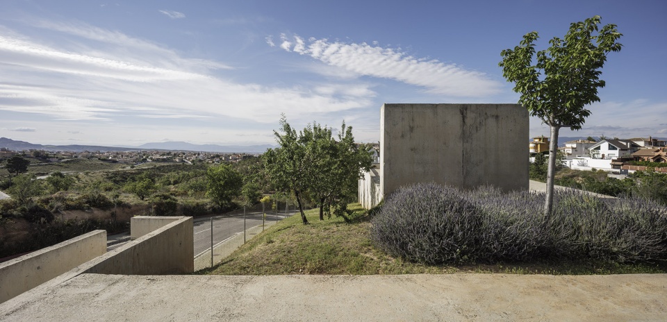 house in ladera granada by estudio juan domingo santos