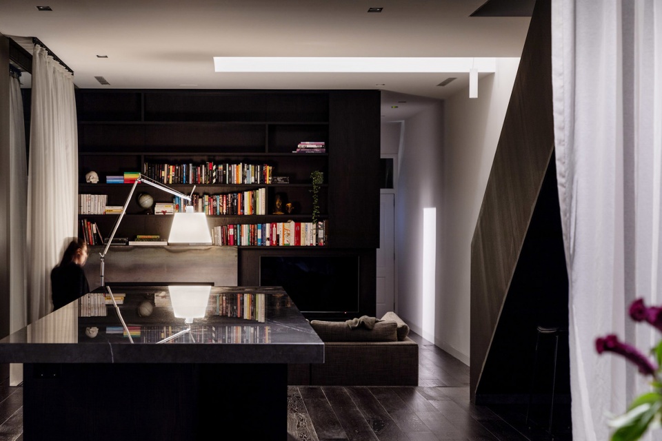 the swanston street house carlton by robert simeoni architects