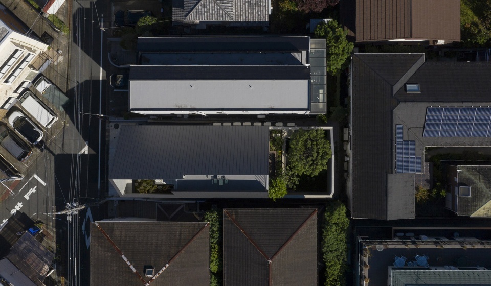 Concrete Shell House by IKAWAYA ARCHITECTS