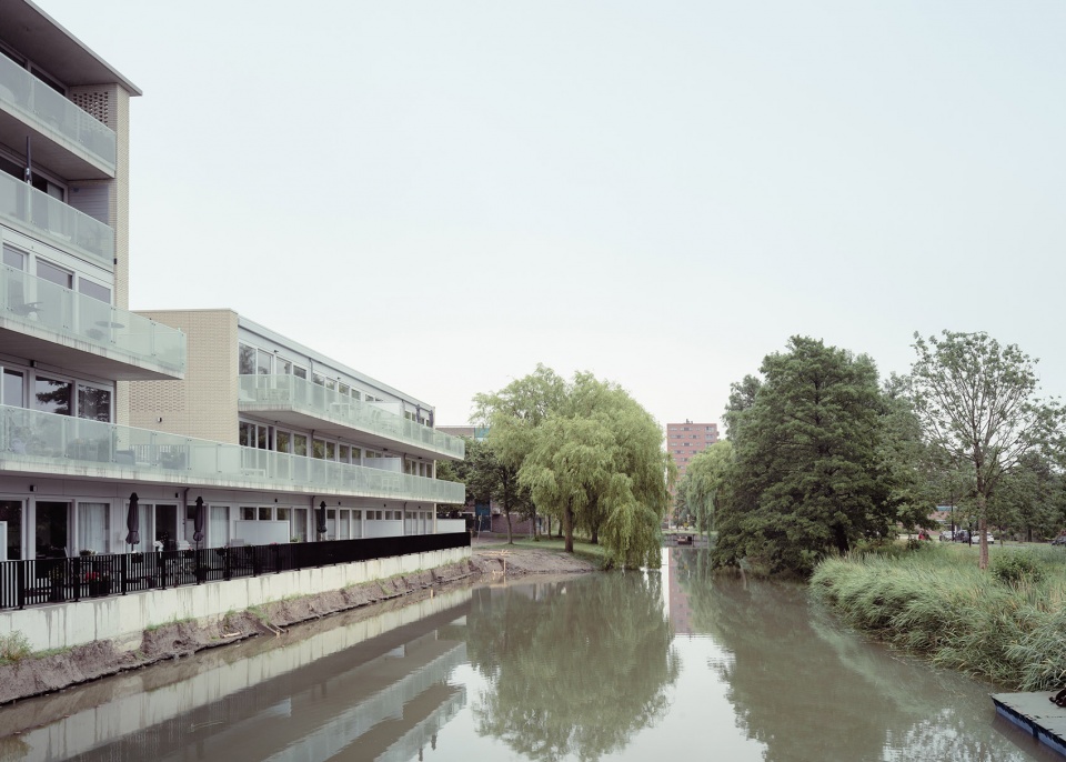 housing complex in heerhugowaard by mateo arquitectura