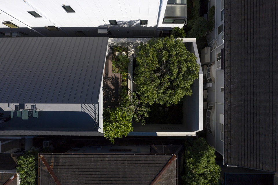 Concrete Shell House by IKAWAYA ARCHITECTS