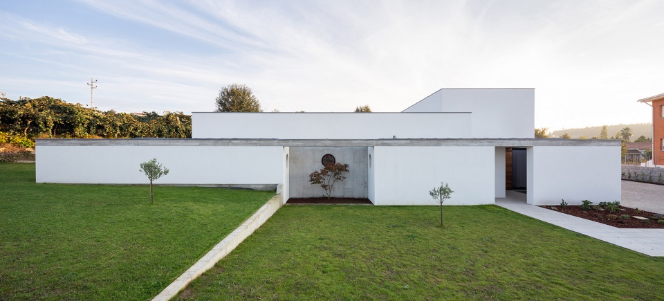 RM House by Pedro Miguel Santos