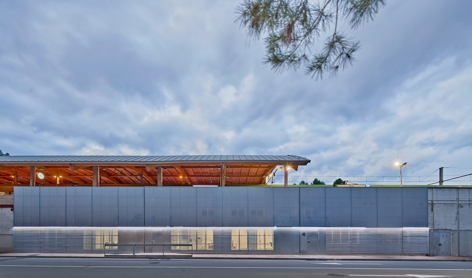 Offices and Facade Monistrol Vila FGC by AMOO