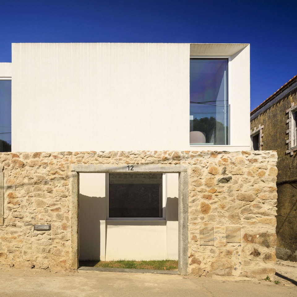 mafra house by joao tiago aguiar