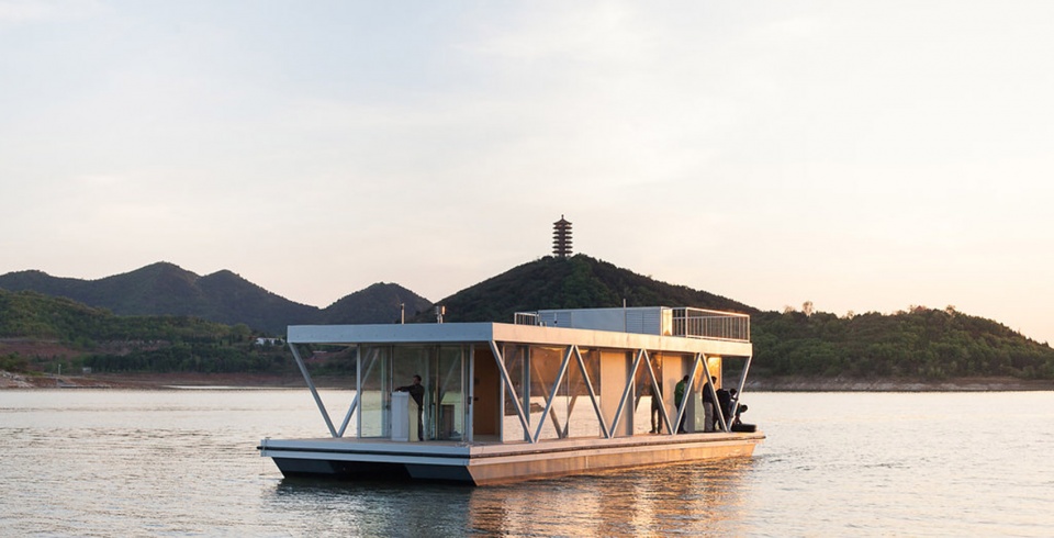 FloatWing Australia by FRIDAY