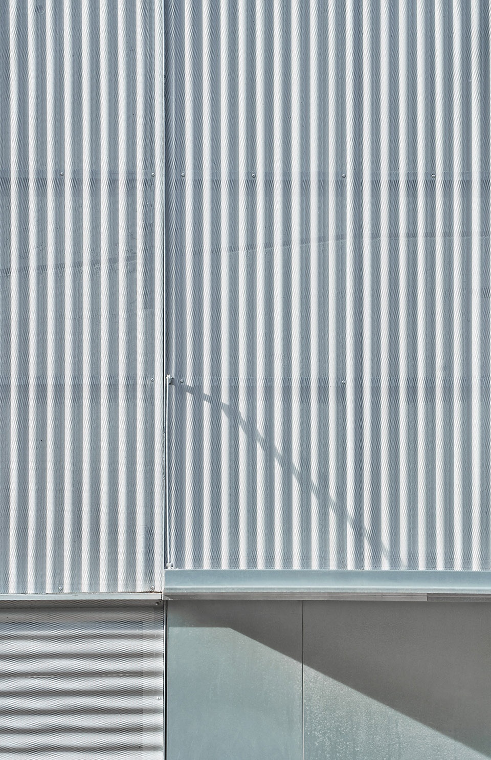 Offices and Facade Monistrol Vila FGC by AMOO