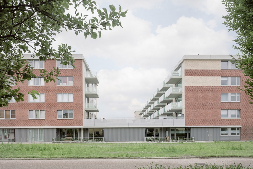 housing complex in heerhugowaard by mateo arquitectura