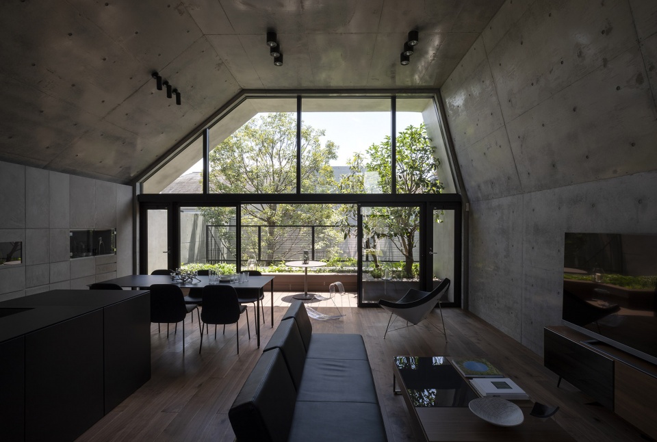 Concrete Shell House by IKAWAYA ARCHITECTS