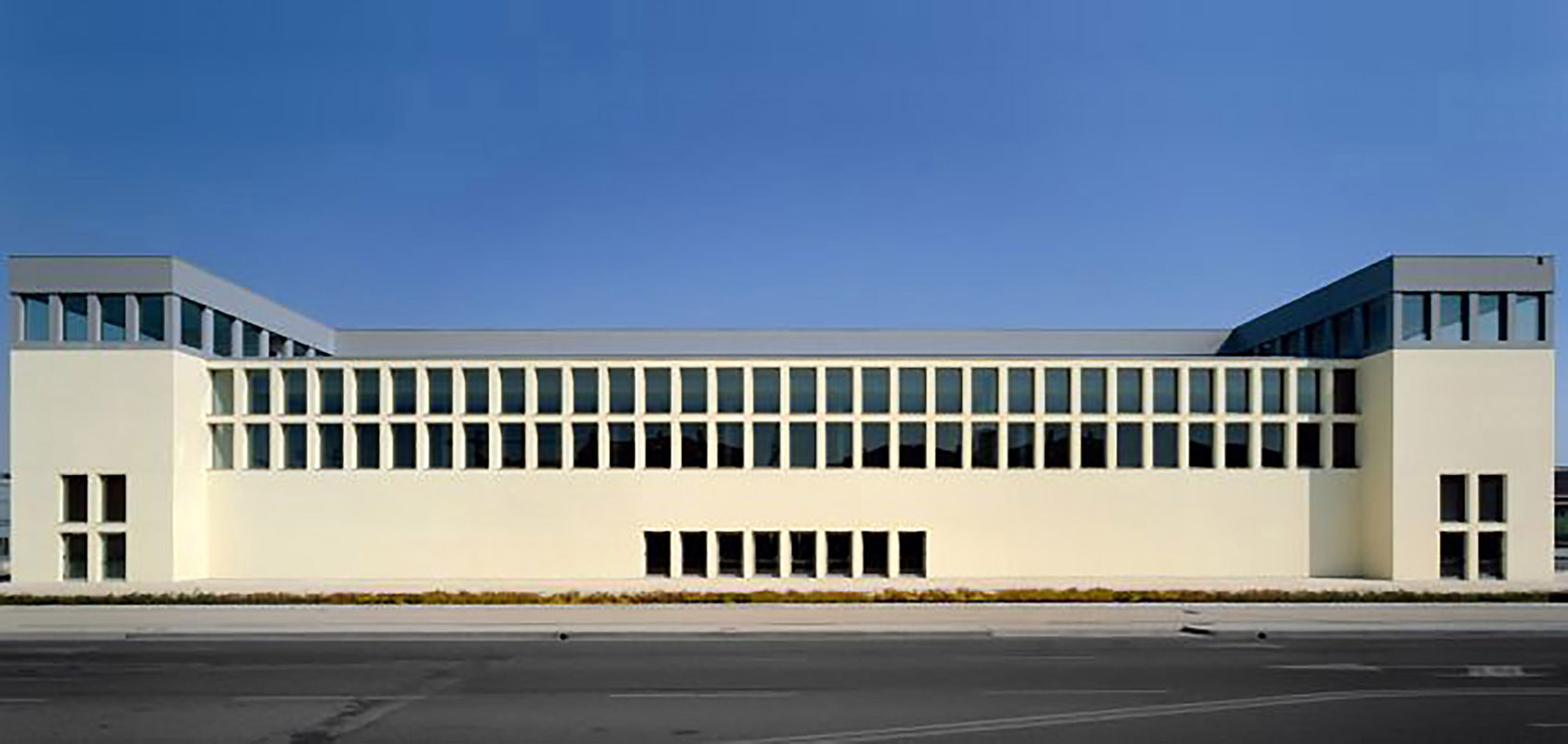 TWO EXHIBITION PAVILIONS FOR THE FAIR OF PADUA by Franco Stella 1