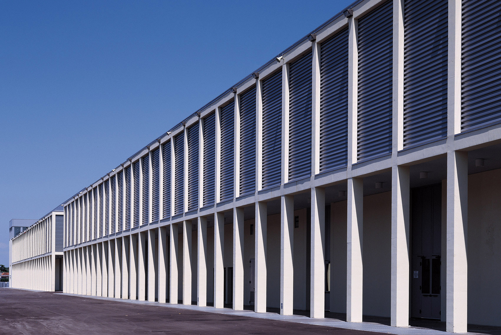 TWO EXHIBITION PAVILIONS FOR THE FAIR OF PADUA by Franco Stella 1