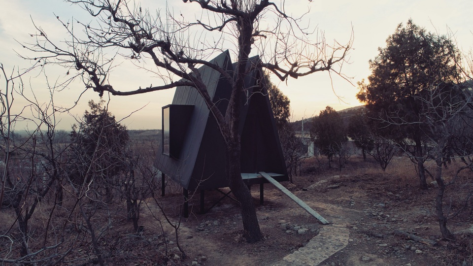 paper airplane china by robot3 studio