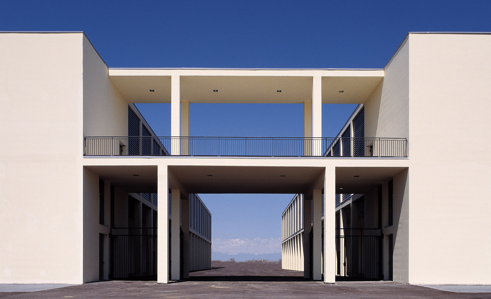 TWO EXHIBITION PAVILIONS FOR THE FAIR OF PADUA by Franco Stella 1