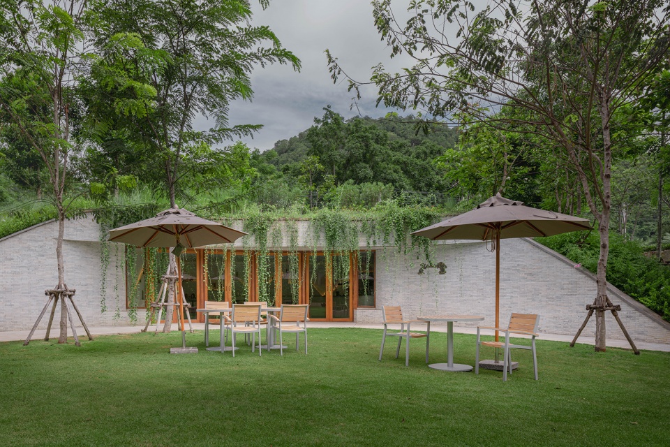 landscape design of hotel labaris khao yai by shma