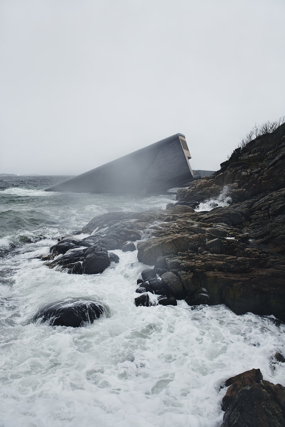 snohetta completes under europes first underwater restaurant