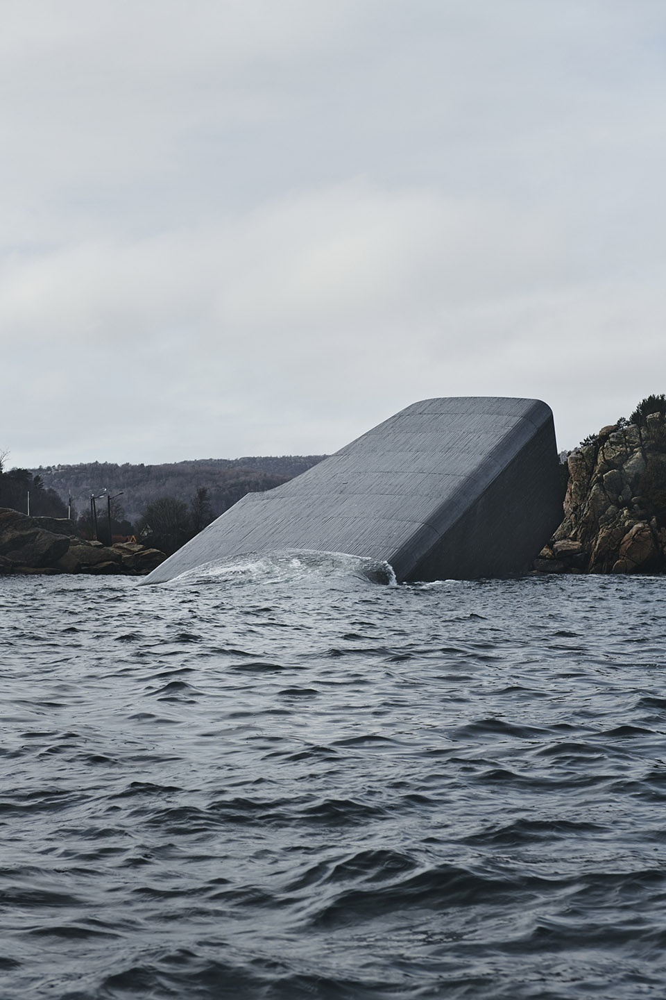 snohetta completes under europes first underwater restaurant