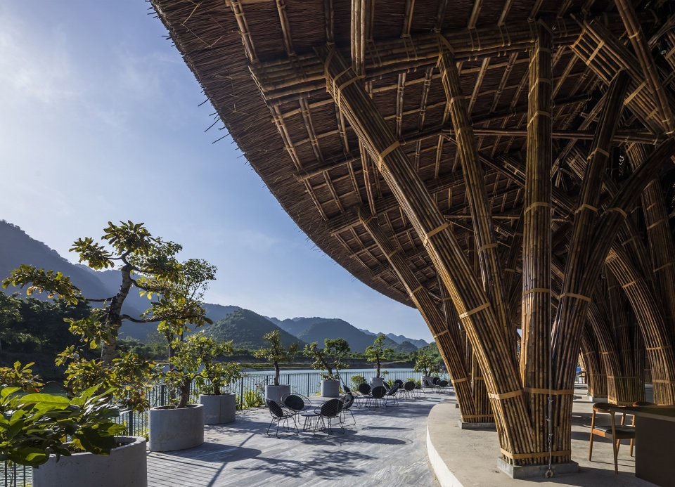 Vedana Restaurant by VTN Architects