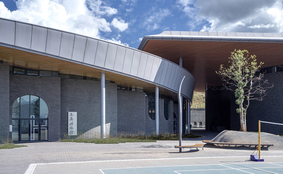 gymnasium and swimming pool of fujian jianou first high school china by thdl