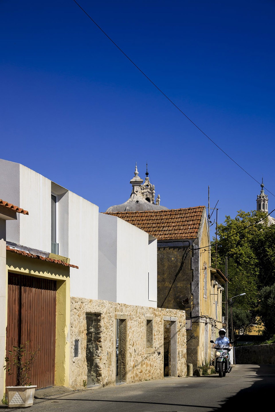 mafra house by joao tiago aguiar