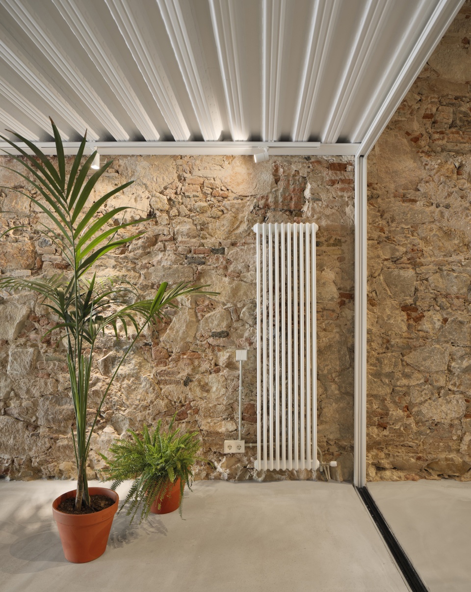 housing between partitions by estudi08014 1