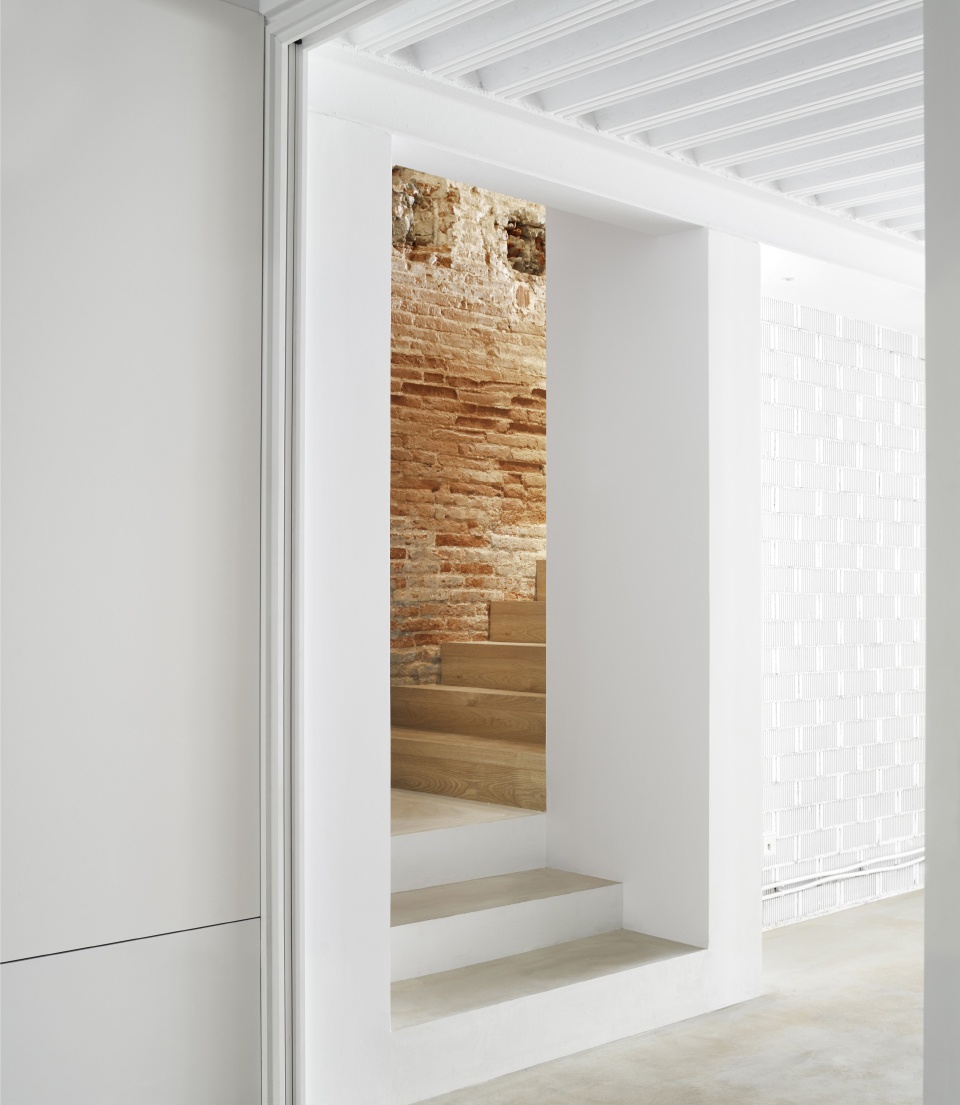 housing between partitions by estudi08014 1