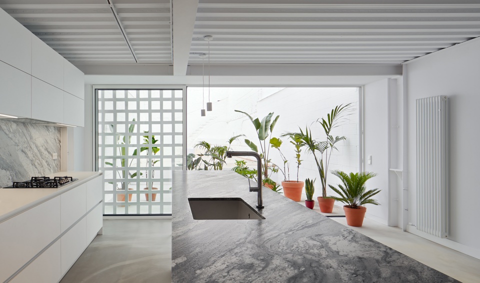 housing between partitions by estudi08014