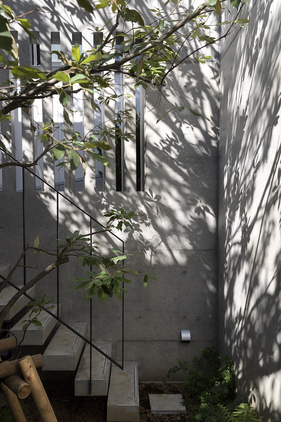 Concrete Shell House by IKAWAYA ARCHITECTS