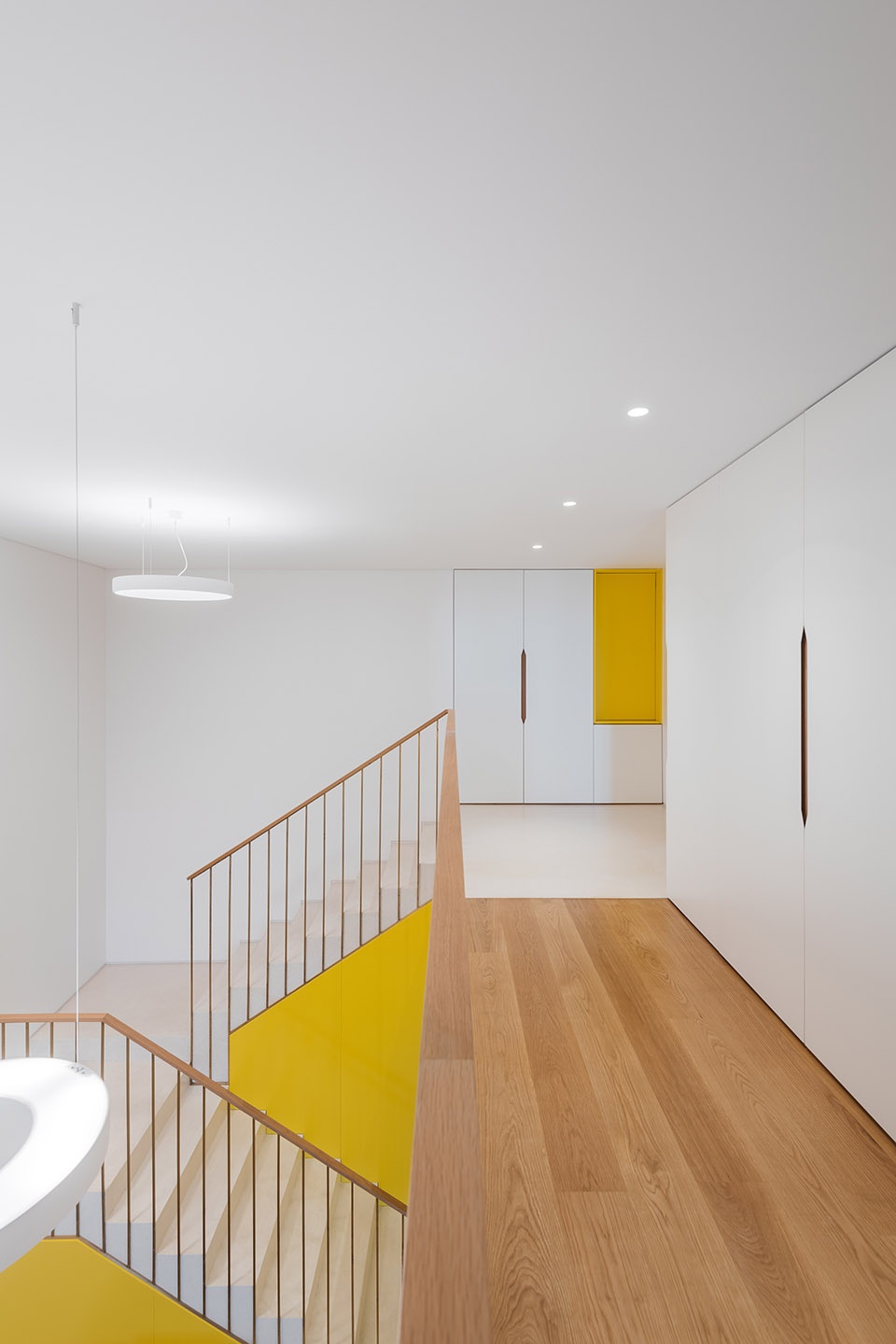 building in costa do castelo by aurora arquitectos
