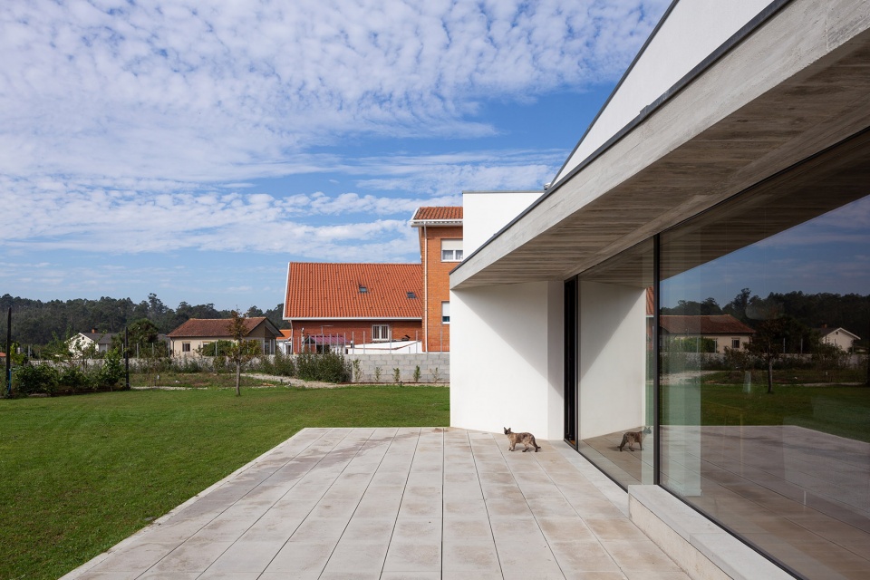RM House by Pedro Miguel Santos