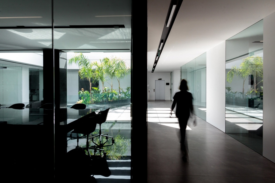 ICI headquarters by 3DM Architecture