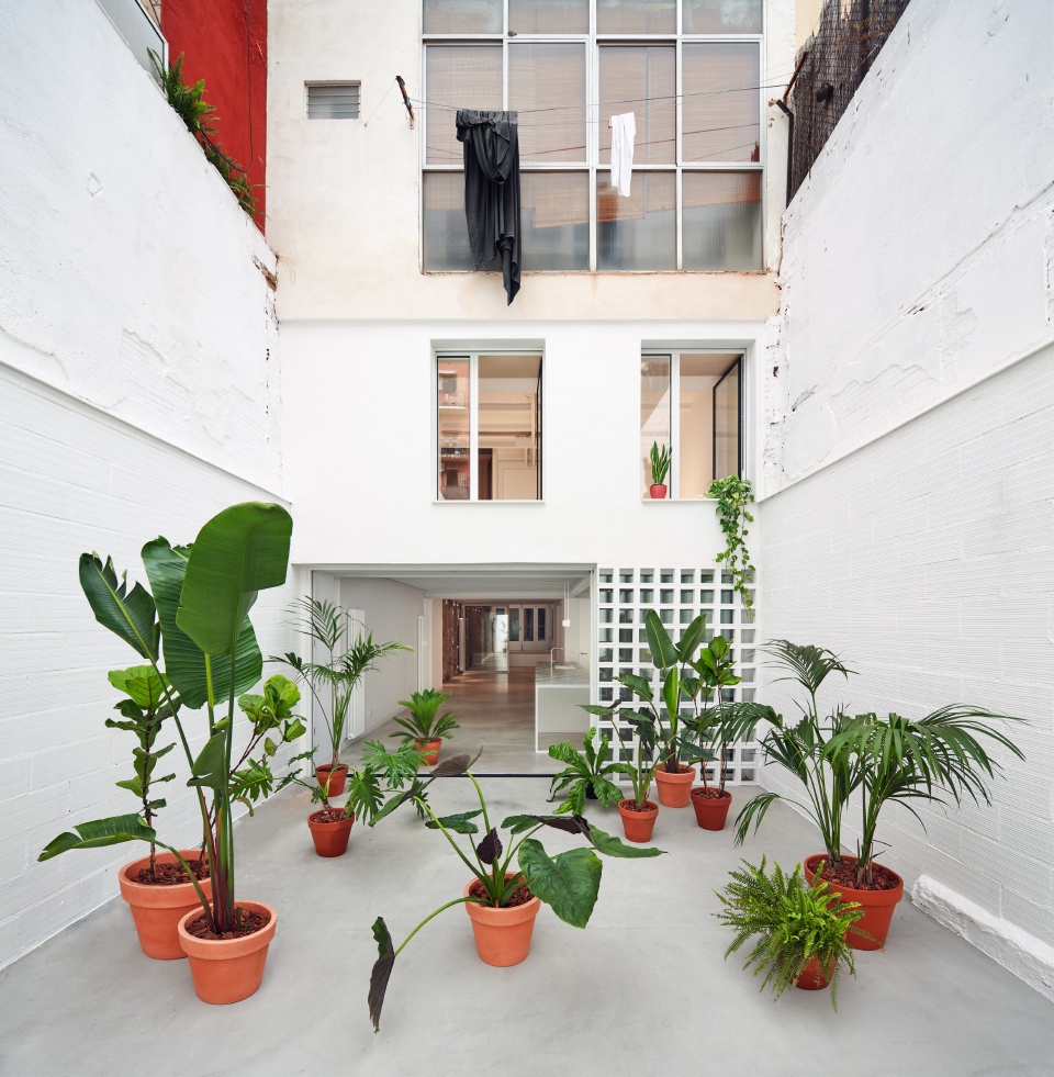 housing between partitions by estudi08014