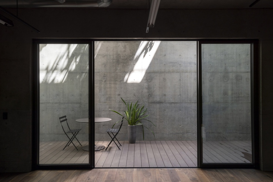 Concrete Shell House by IKAWAYA ARCHITECTS