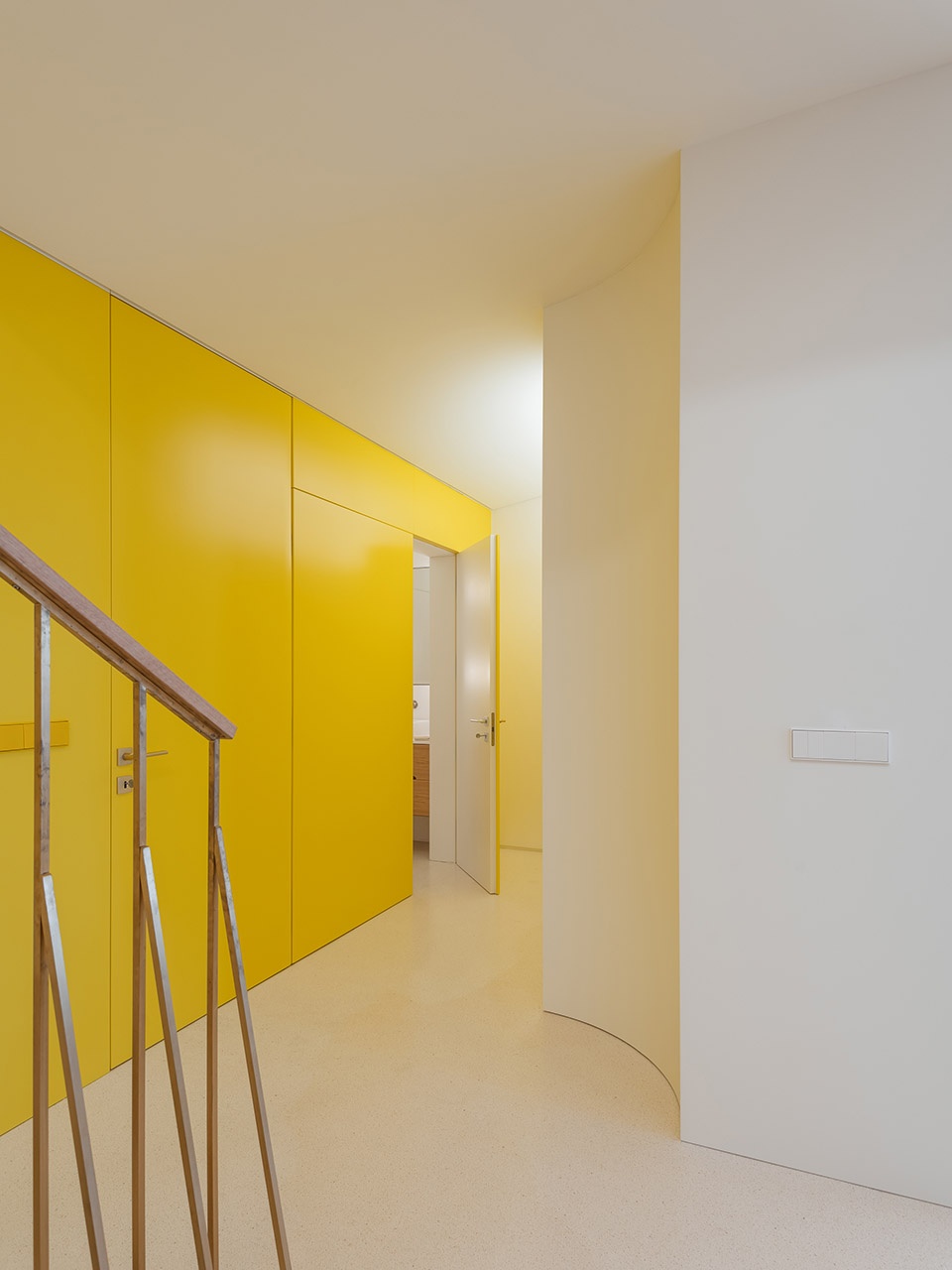 building in costa do castelo by aurora arquitectos
