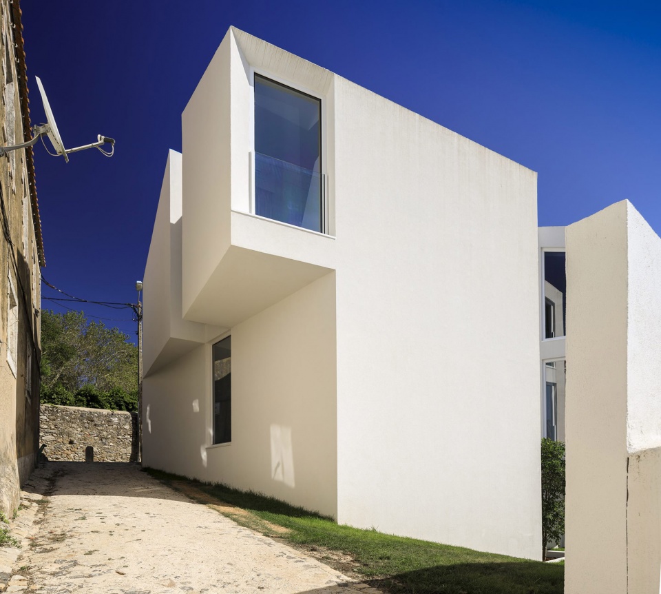 mafra house by joao tiago aguiar