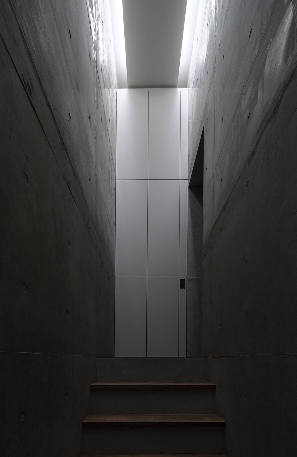 Concrete Shell House by IKAWAYA ARCHITECTS 1