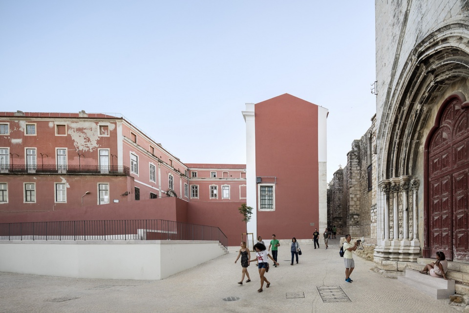 chiado public space by carlos castanheira