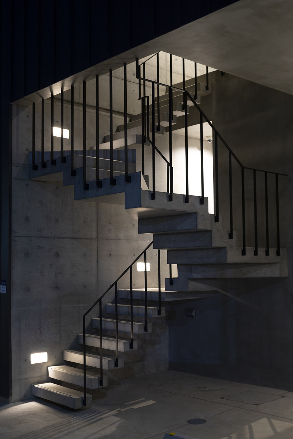 Concrete Shell House by IKAWAYA ARCHITECTS