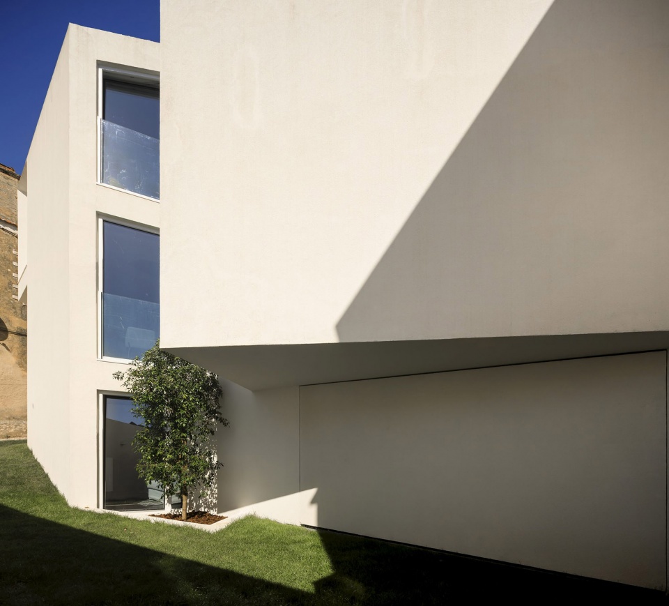 mafra house by joao tiago aguiar