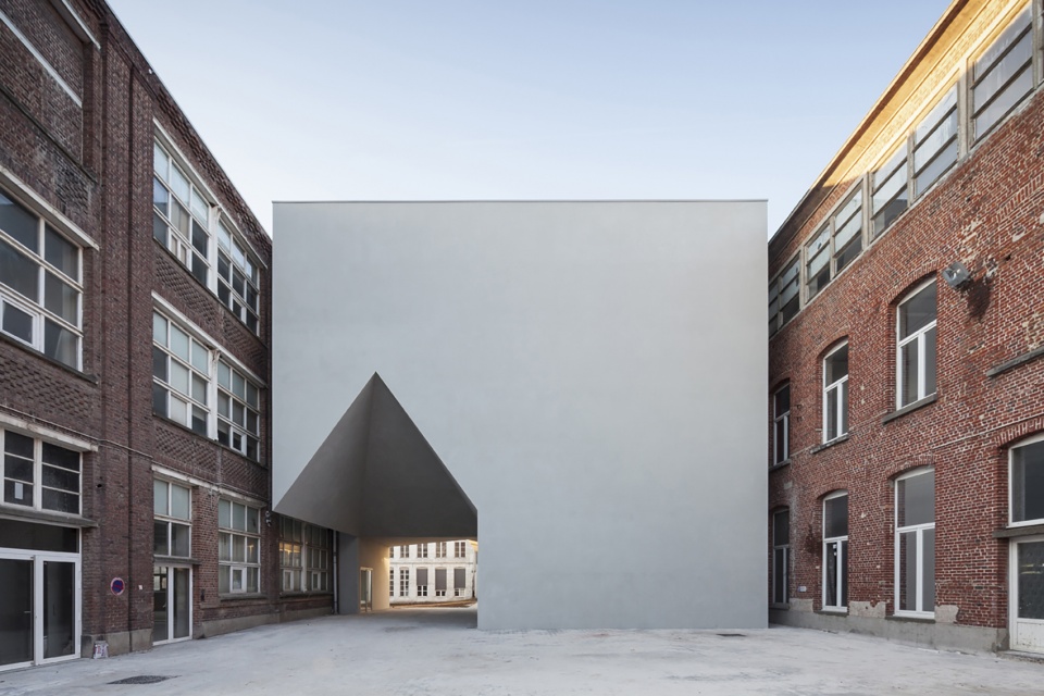 architecture faculty in tournai by aires mateus