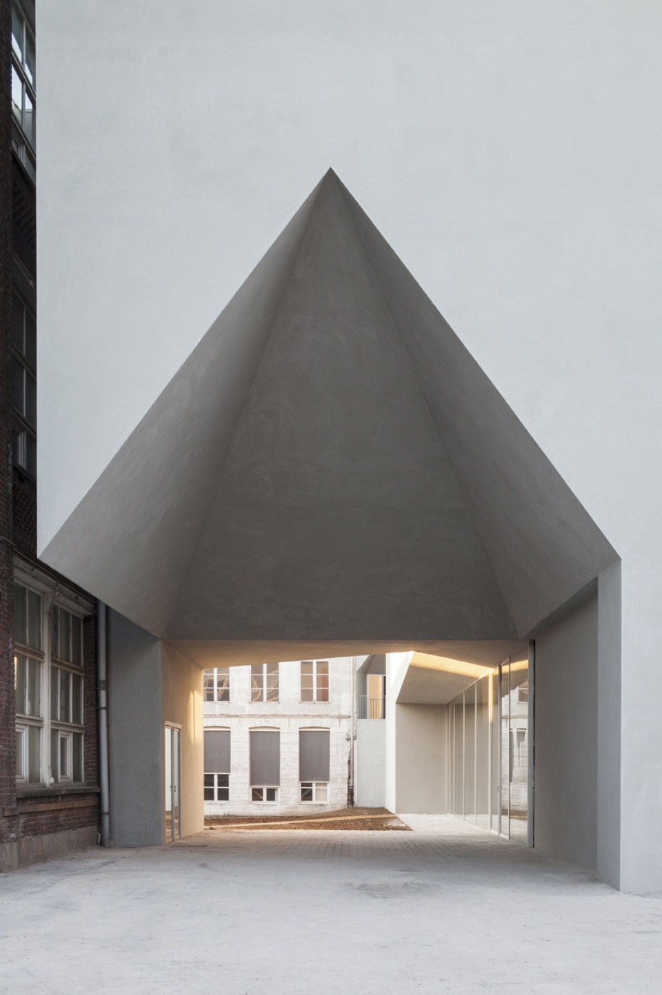 architecture faculty in tournai by aires mateus
