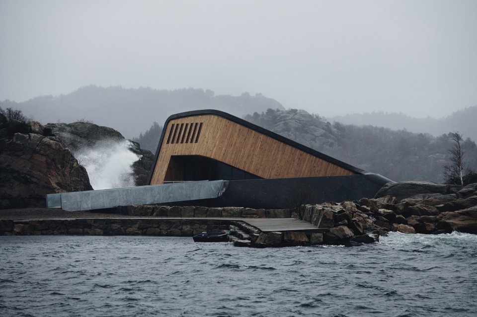 snohetta completes under europes first underwater restaurant 1