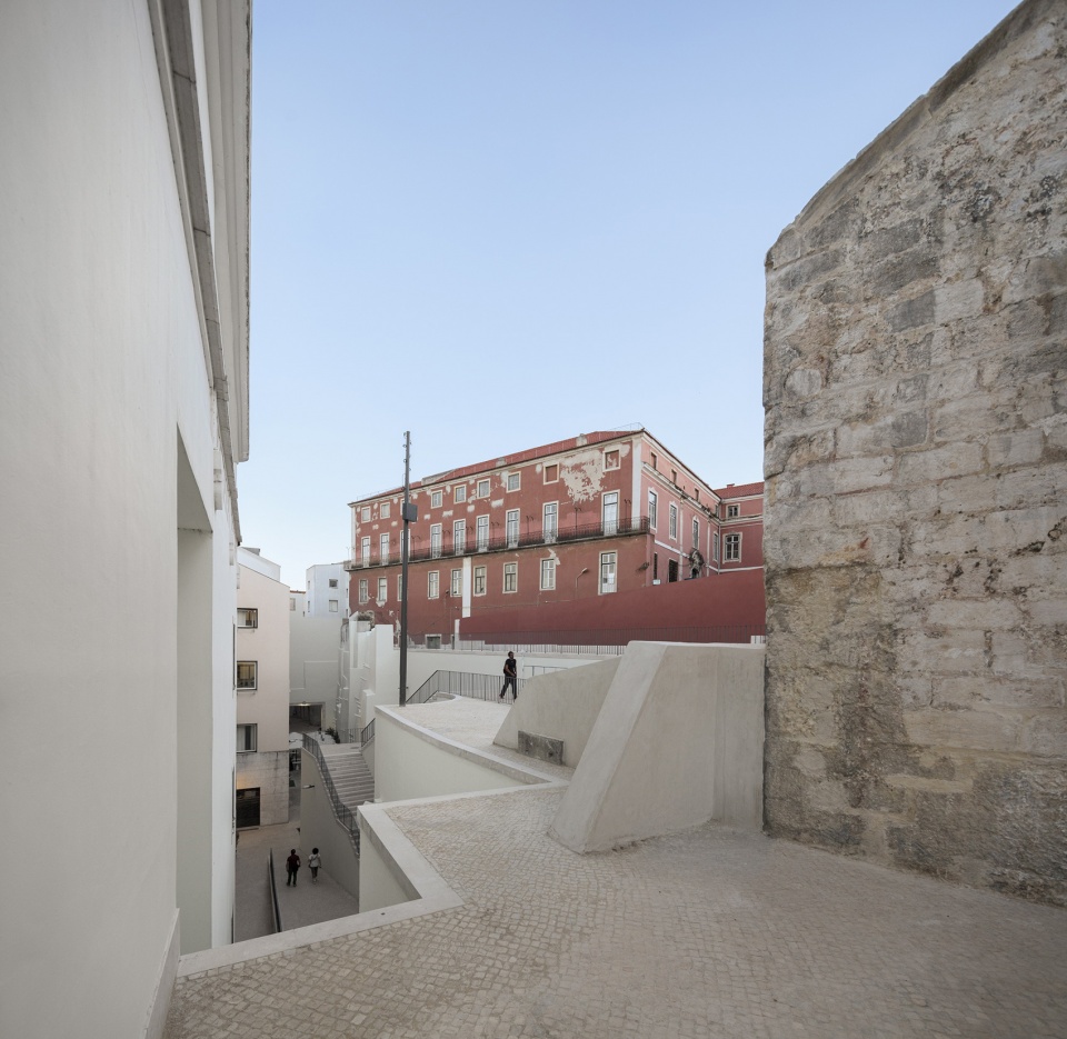 chiado public space by carlos castanheira